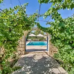Casa Mezzodi' - Luxurious 18th C. With Gardens & Pool Villa