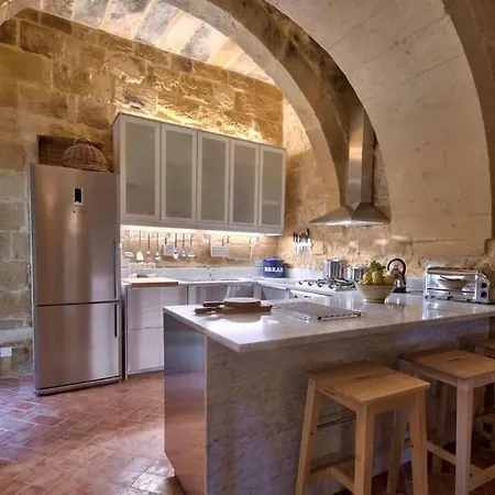 Casa Mezzodi' - Luxurious 18th C. With Gardens & Pool