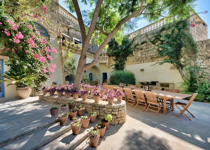 Casa Mezzodi' - Luxurious 18th C. With Gardens & Pool Kerċem