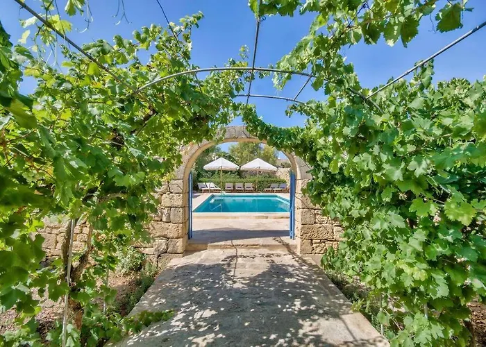 Casa Mezzodi' - Luxurious 18th C. With Gardens & Pool Villa